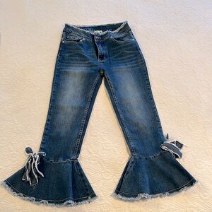 Giani Bini ruffle-hem, cropped jeans.